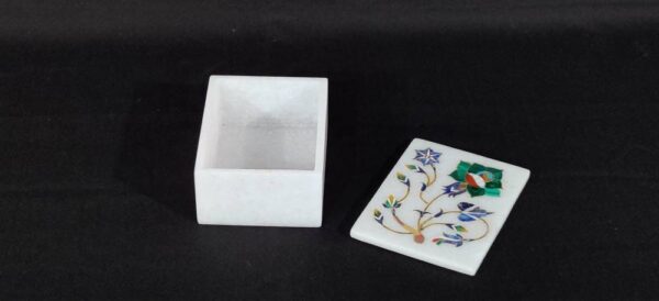 White Marble Inlay Ring Box Cum Jewelry Organizer Inlaid With Semi Precious Gemstones Well Decorated Floral Art Completely Hand Carved