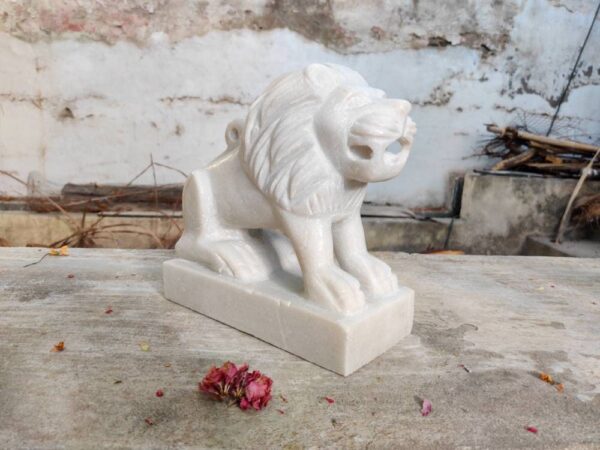 Decorative lion handmade statue