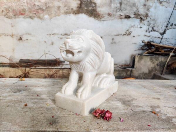 Decorative lion handmade statue