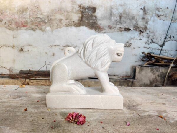 Decorative lion handmade statue