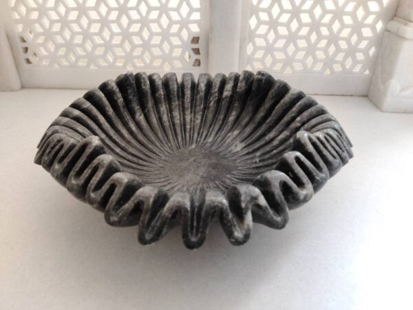 Ruffled bowl