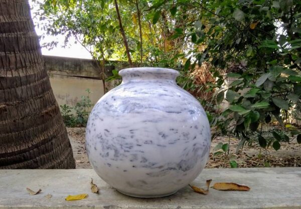 Decorative marble vases